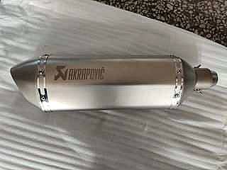 Εξάτμιση Μηχανής Akrapovic Ασημί Φ51 και Φ38 μέχρι 500cc